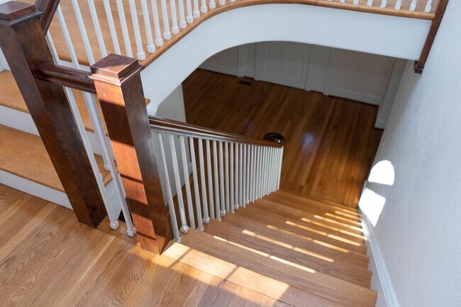 Building Photo - 3 Bedroom Home Located Near UVA