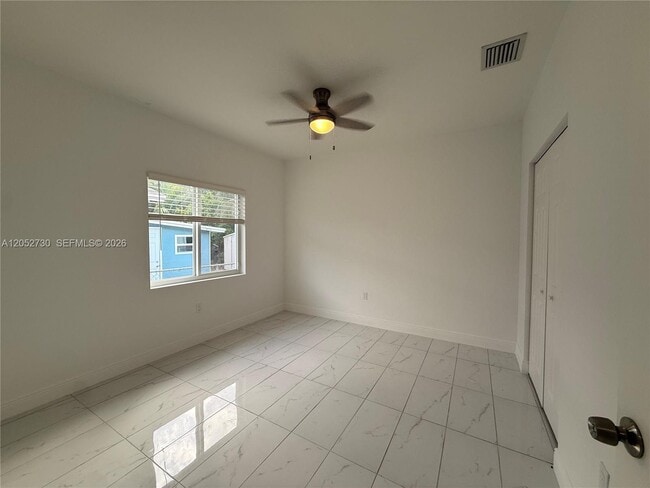 Building Photo - 3027 NW 23rd Ave
