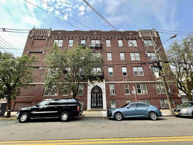 Building Photo - 159 Hutton St