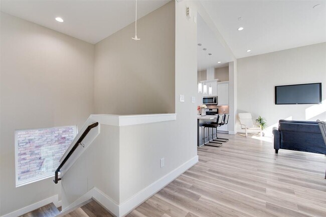 Building Photo - 2915 Sherwood Grn Ln