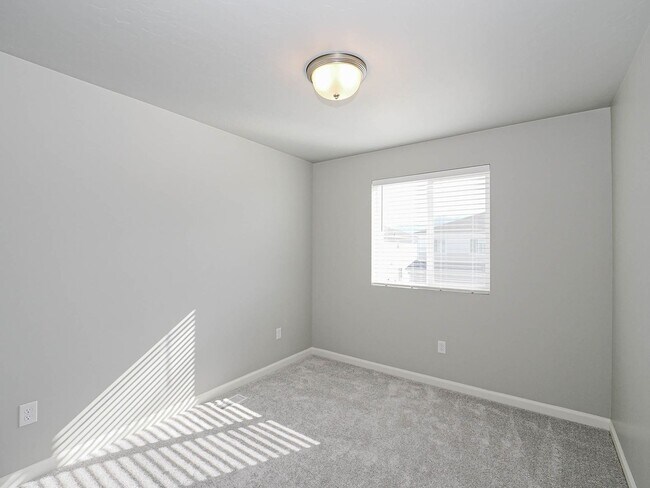 Building Photo - Saratoga Springs Twin Home