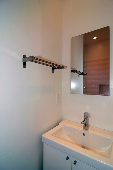 Building Photo - 749 Park Rd NW