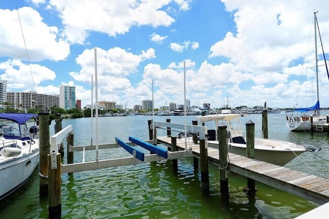 Building Photo - 650 Golden Gate Point