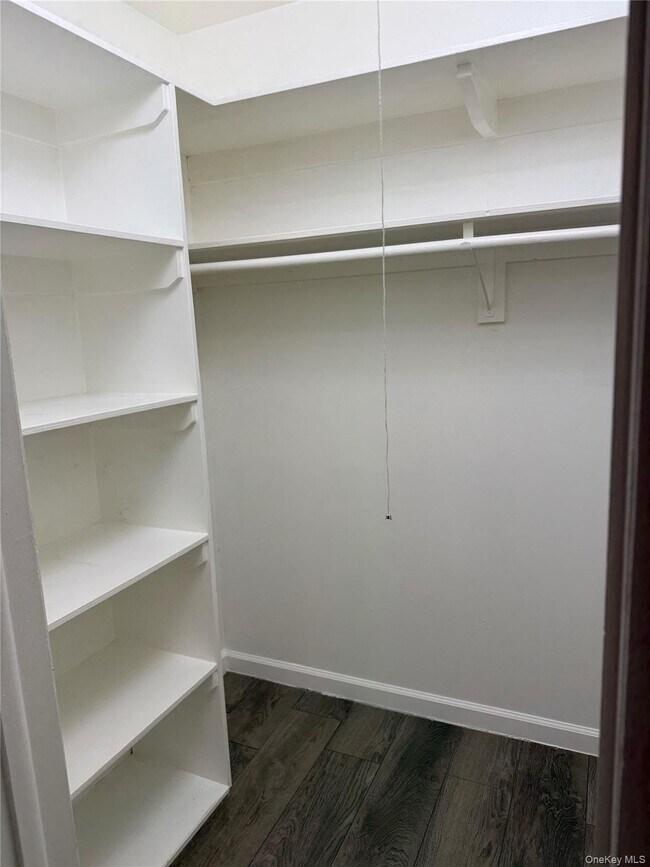 Building Photo - 1701 Cherry Hill Dr