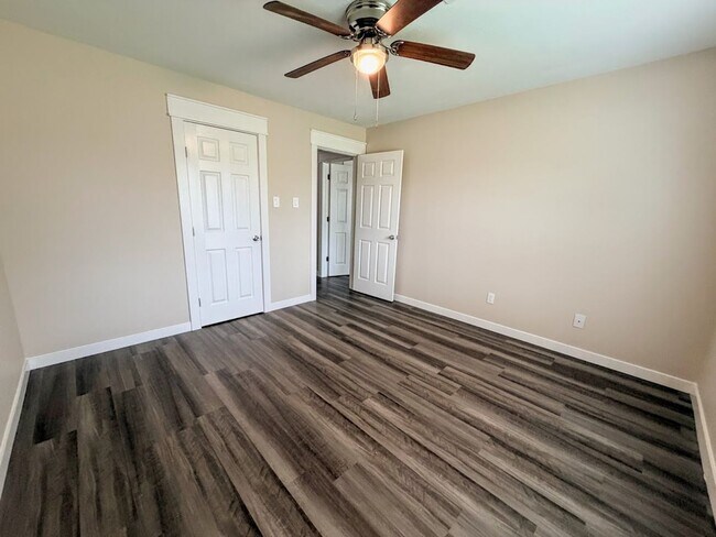 Building Photo - Spacious 3-Bedroom House in Lake Charles - Huge Backyard & Storage Shed