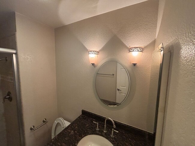 Building Photo - Beautiful 3 bed 2.5 bath townhouse in Spanish Trails!