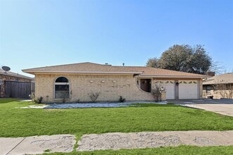 Building Photo - 2106 Avalon Ln