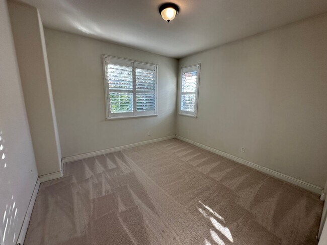 Building Photo - Beaitiful 4 Bedroom, 2.5 Bath Mountain Hou...