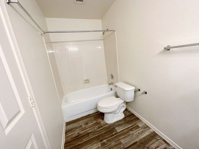 Building Photo - Spacious 3 Bed, 2 Bath Home in Peoria - Your Perfect Home Awaits!