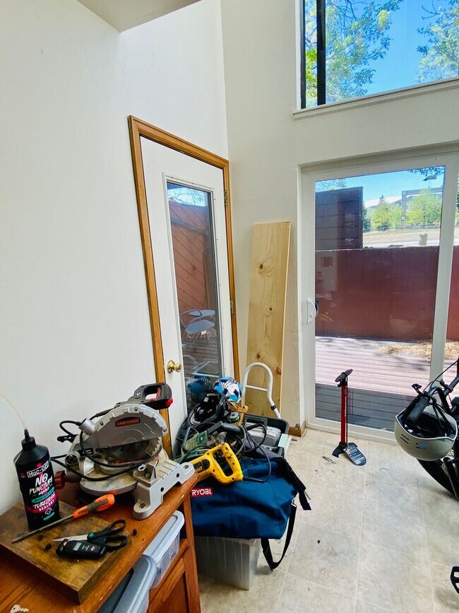 Building Photo - Fun and Funky Tri-Level Townhouse in Northeast Boulder, CO