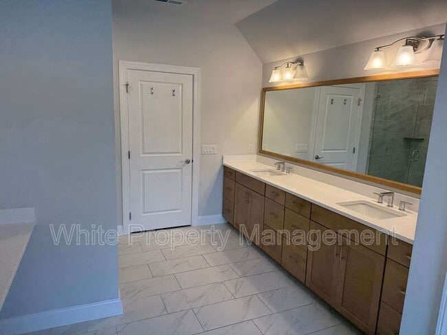 Building Photo - 209 Forsythia Ln