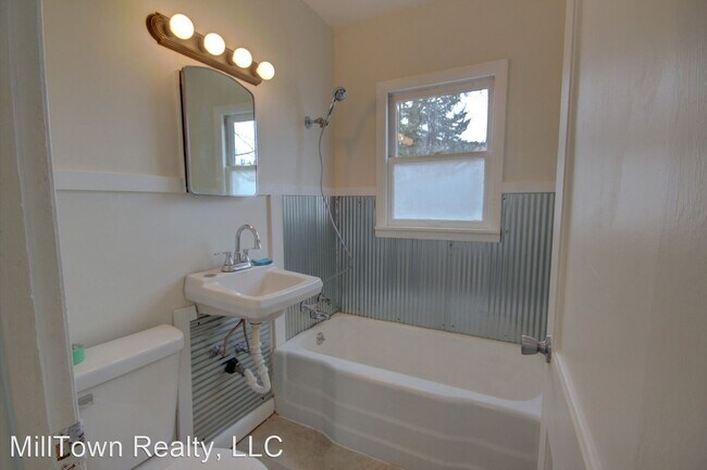 Building Photo - 2 br, 1 bath House - 3856 Johnson Ave