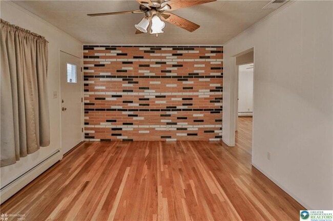 Building Photo - 1557 Greenview Dr