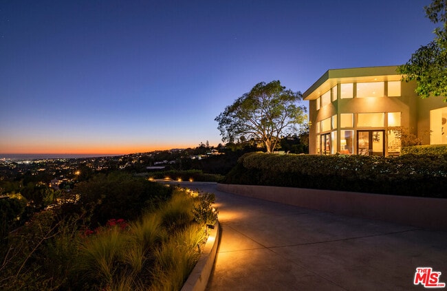 Building Photo - 1436 Summitridge Dr