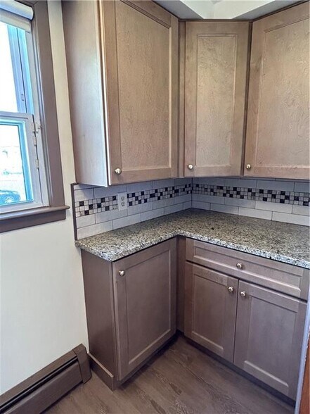 Building Photo - 9 Custer Ave