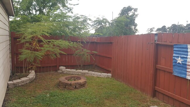 Exterior: Patio/Deck ADDITIONAL FEATURES * Are Pets Allowed Case By Case Basis * Exterior Fully Fen - 23631 Twisting Falls Drive