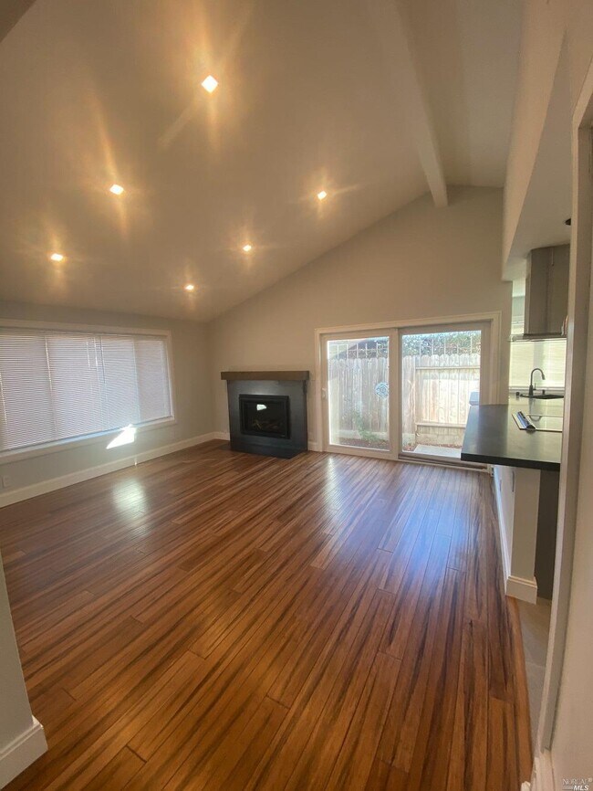 Building Photo - 1570 Parkwood St