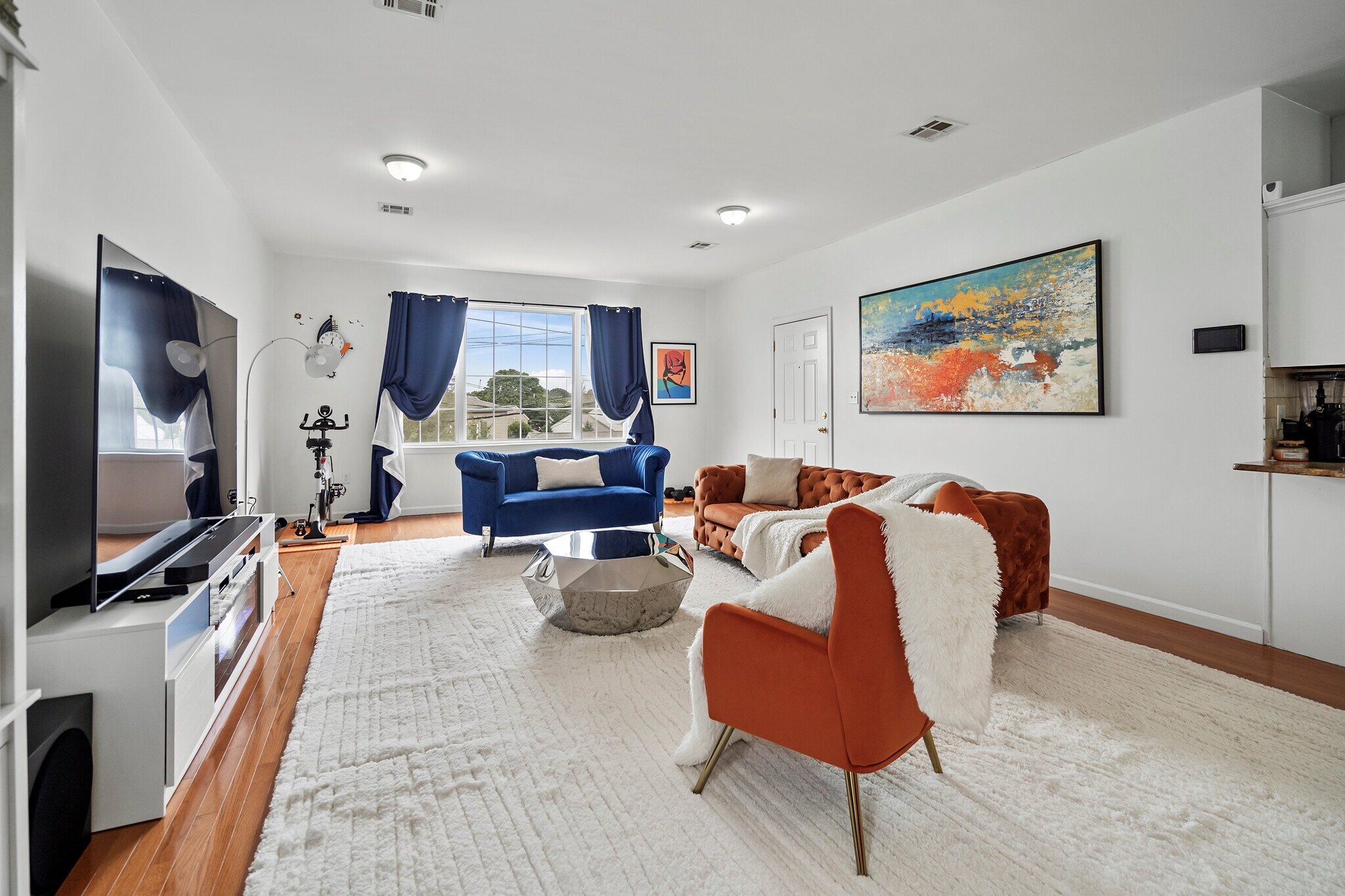 Building Photo - 13 Oak St