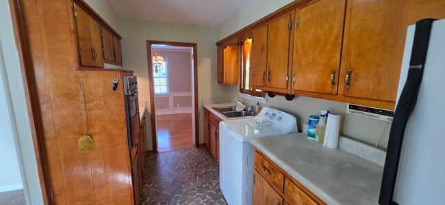 Building Photo - 523 Shofner Ave