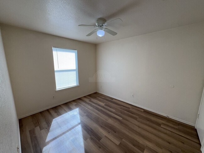 Building Photo - 1709 Spring Rose Cir