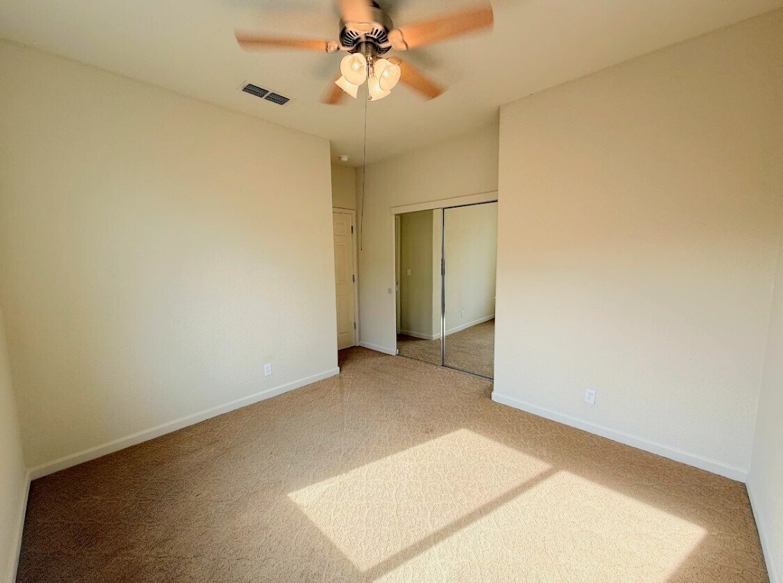 Building Photo - 4290 Lasalle Dr