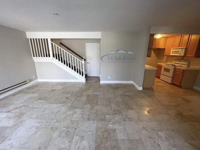 Building Photo - 356 Miraleste Dr