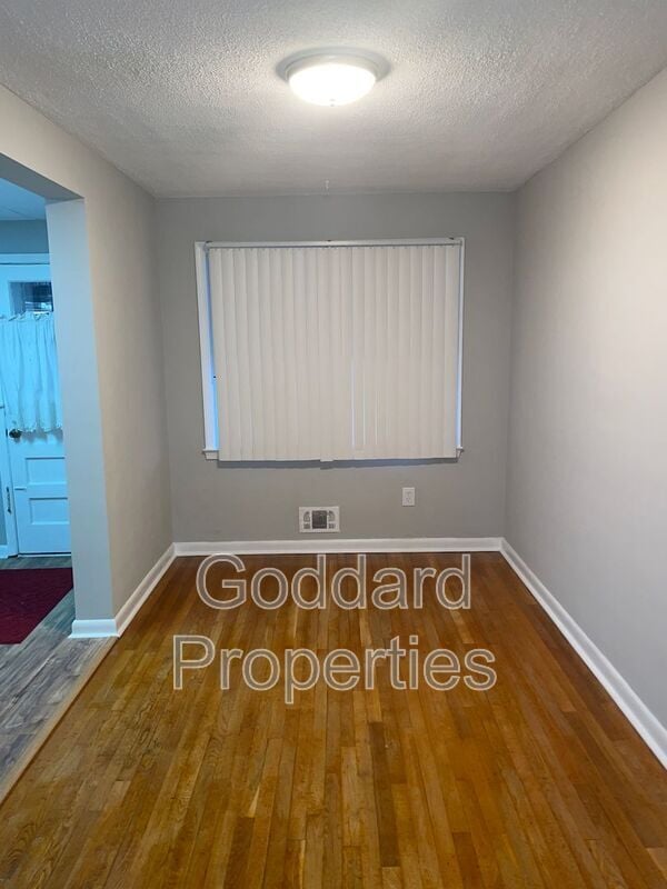 Building Photo - 2221 Southorn Rd