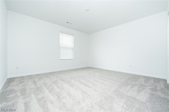 Building Photo - 98 Brewster Dr