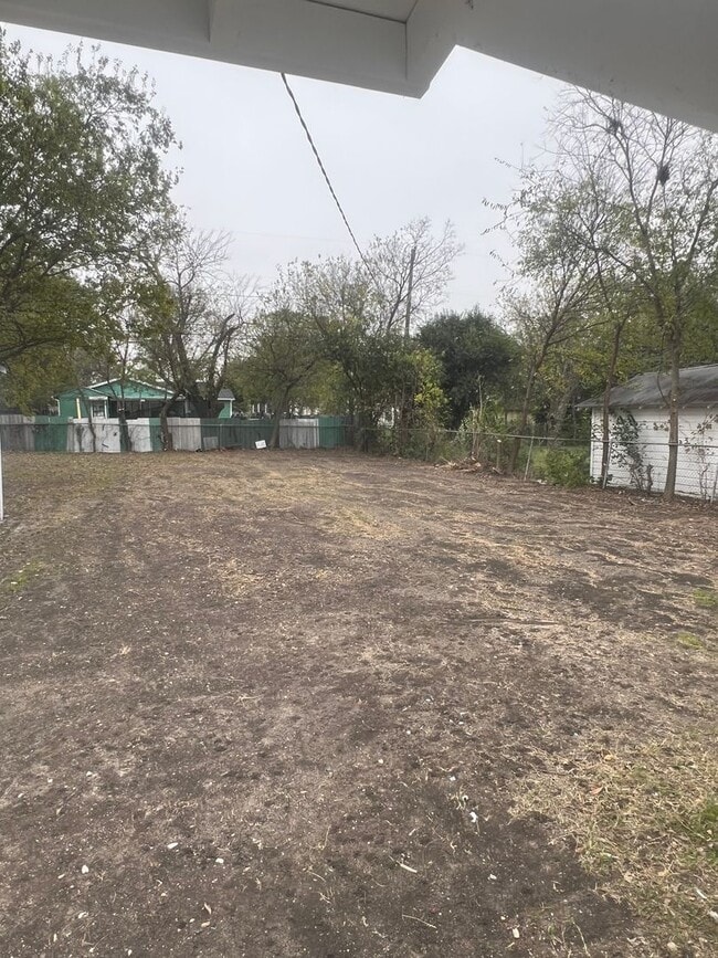 Building Photo - Charming 2/1 in Waco