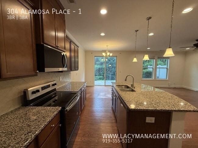 Building Photo - 304 Alamosa Pl