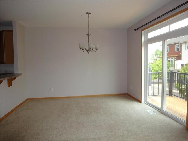 Building Photo - 11846 Emery Village Dr N