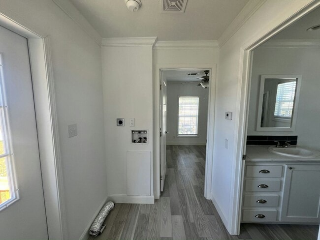 Building Photo - 16 Carl St