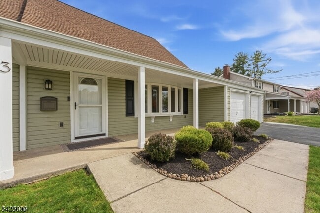 Building Photo - 3 Cypress Rd