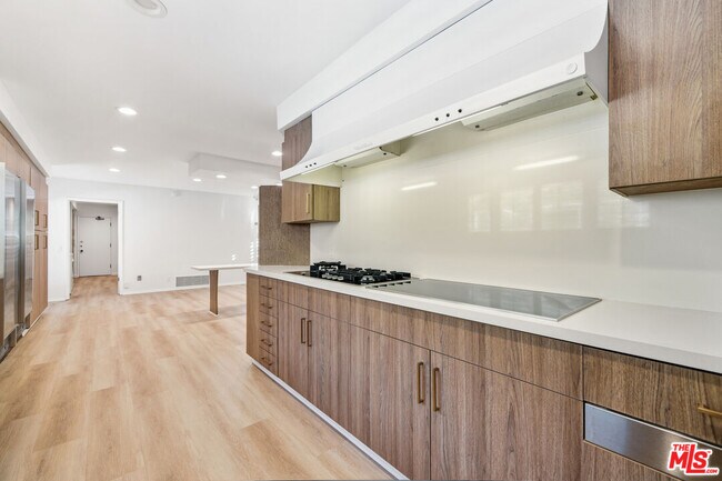 Building Photo - 8900 Alto Cedro Dr