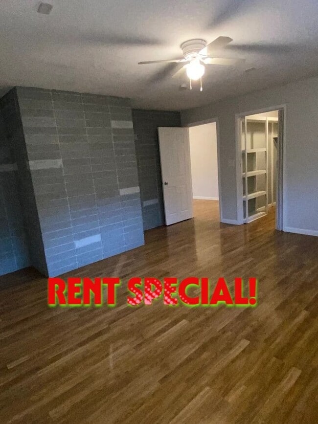 Primary Photo - ~ RENT SPECIAL ~ HOLIDAY MERRINESS ~ 2 Bedroom, 1 bathroom West Side Apartment For Rent