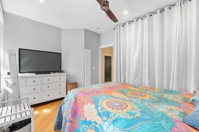 Building Photo - 603 1st St