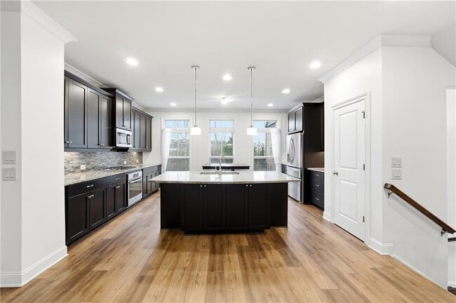 Building Photo - 7809 Laurel Crest Dr