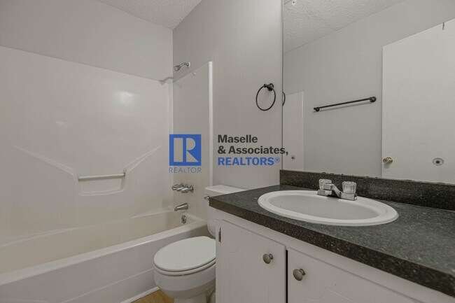Building Photo - 3 Bed/2 Bath Home in Pearl