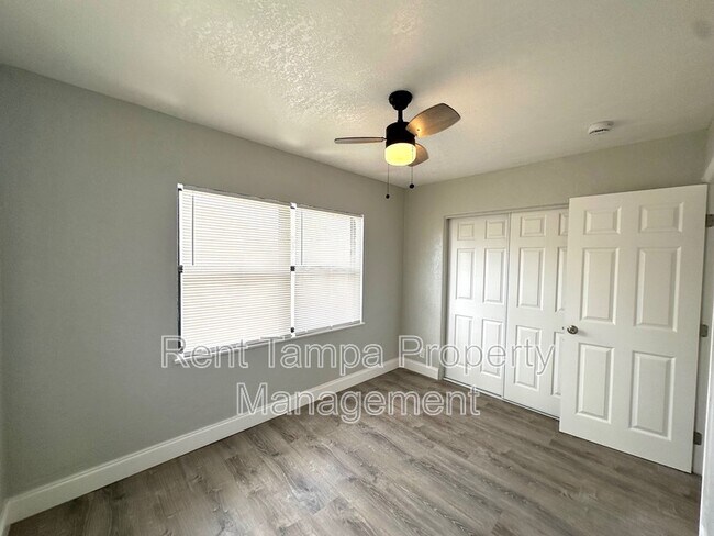 Building Photo - 1036 1/2 19th Street South - Upper