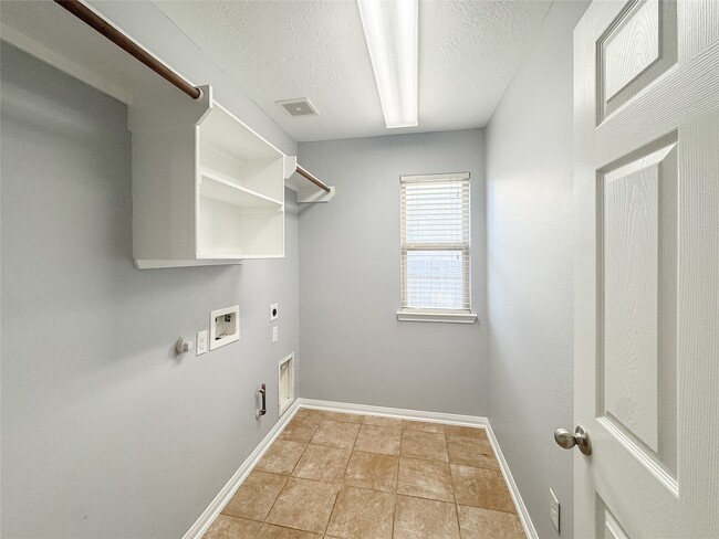 Building Photo - 19214 Garrett Knolls Ln