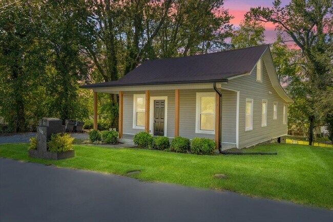 Building Photo - 1308 Columbia Rd