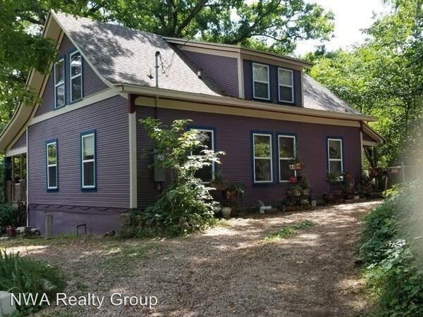 Building Photo - 3 br, 2 bath House - 700 E. Spruce Street