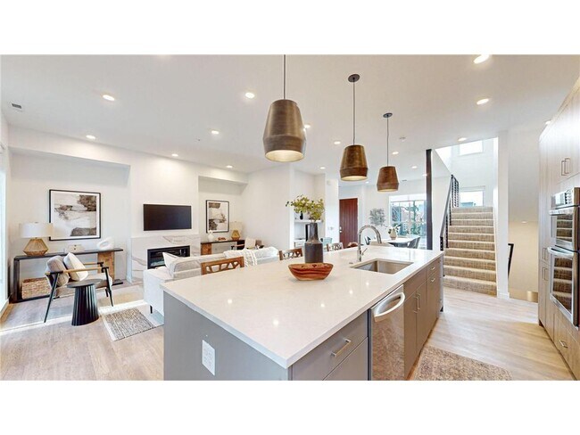 Building Photo - 4 West Dr