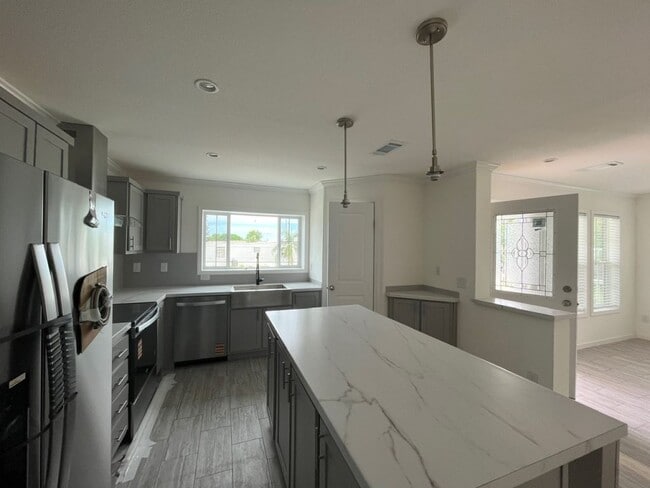 Building Photo - 24 Eland Dr