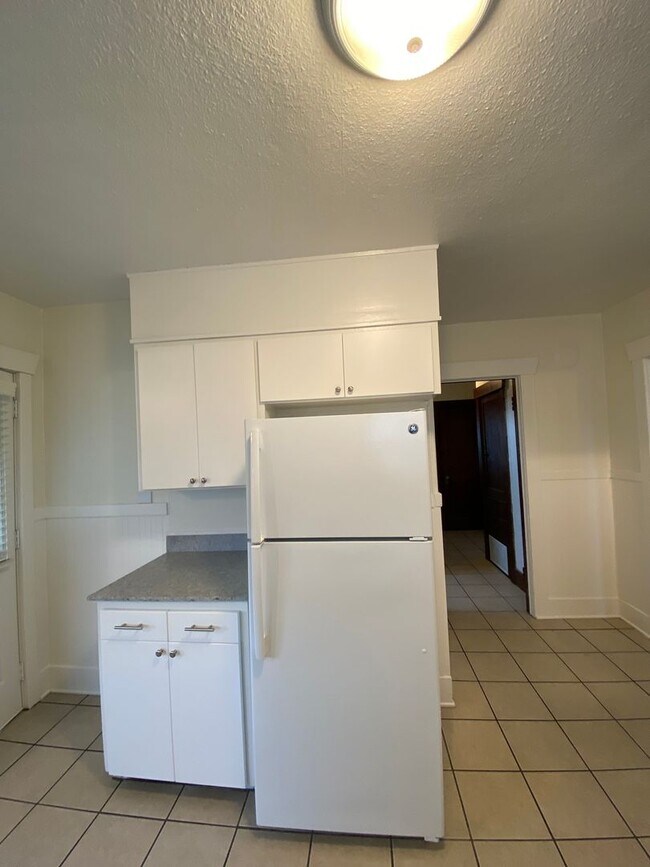 Building Photo - 15721 Main St E