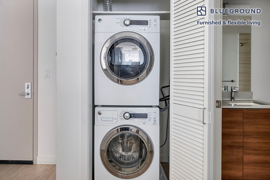 Building Photo - 2000 Fifth Street-SI FL4-ID1505