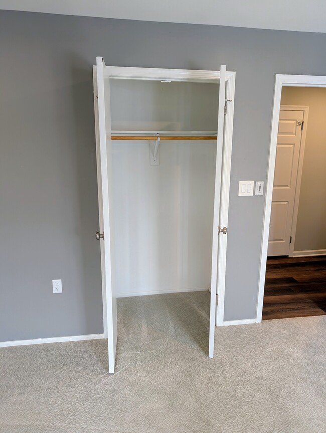 Building Photo - 105 Devonshire Ct