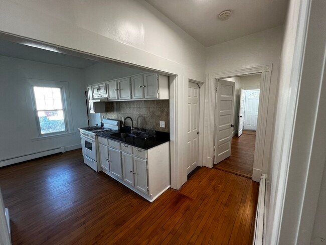 Building Photo - 58 Standish St