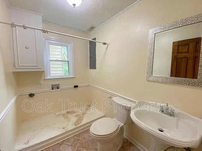 Building Photo - 1914 Capri Dr