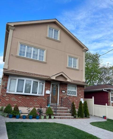 Building Photo - 207 Dongan Hills Ave